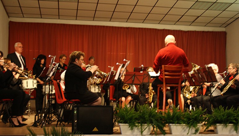 Noodlijdende muziekvereniging laat publiek genieten