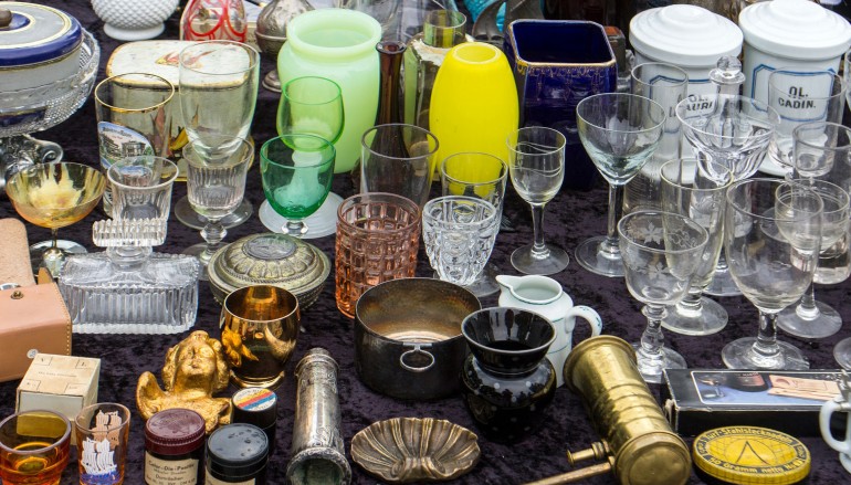 Wekelijkse kleedjesmarkt in zomermaanden